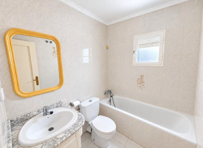 Apartamento de 2 habitaciones en Torrevieja en venta - 137.500 € (Ref: 10055760)