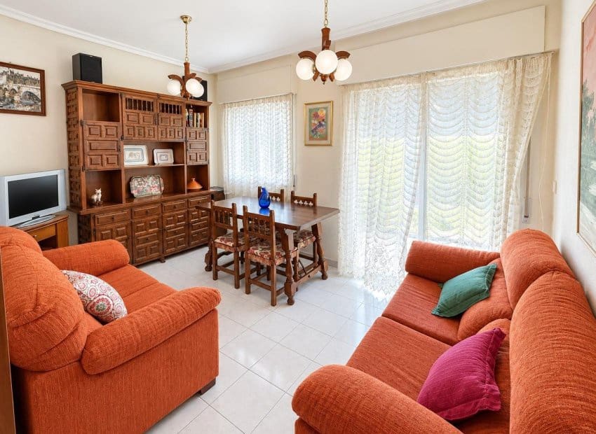 Apartamento de 2 habitaciones en Torrevieja en venta - 137.500 € (Ref: 10055760)