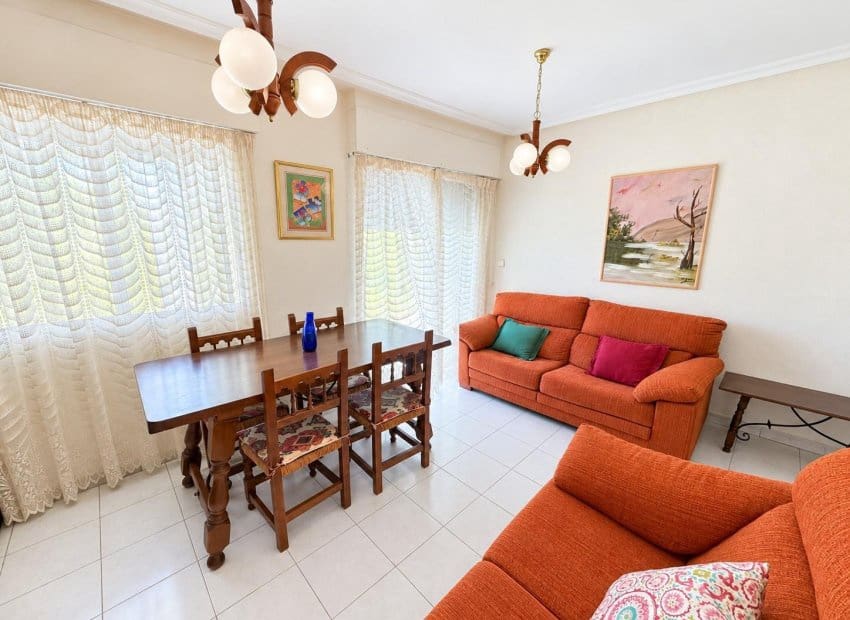 Apartamento de 2 habitaciones en Torrevieja en venta - 137.500 € (Ref: 10055760)