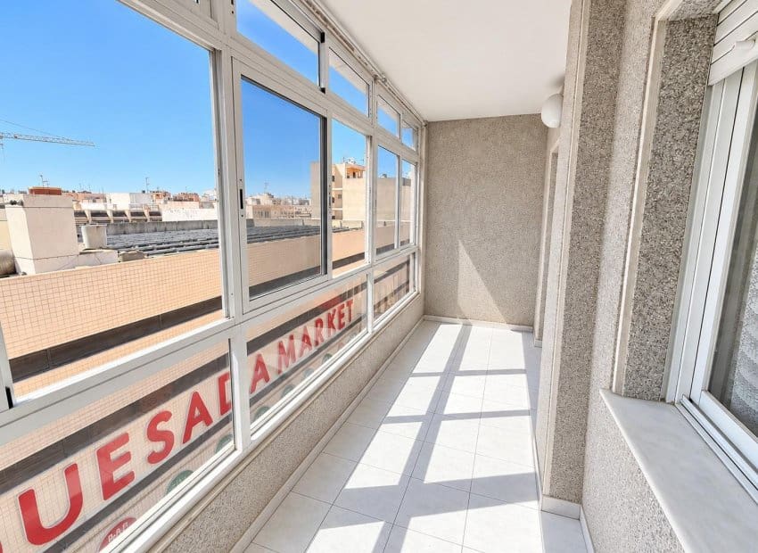 Apartamento de 2 habitaciones en Torrevieja en venta - 137.500 € (Ref: 10055760)