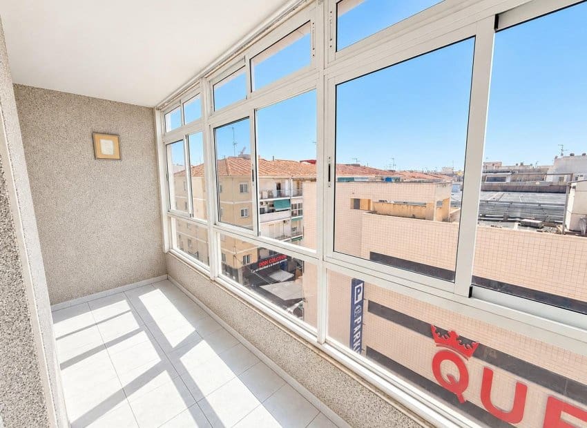 Apartamento de 2 habitaciones en Torrevieja en venta - 137.500 € (Ref: 10055760)