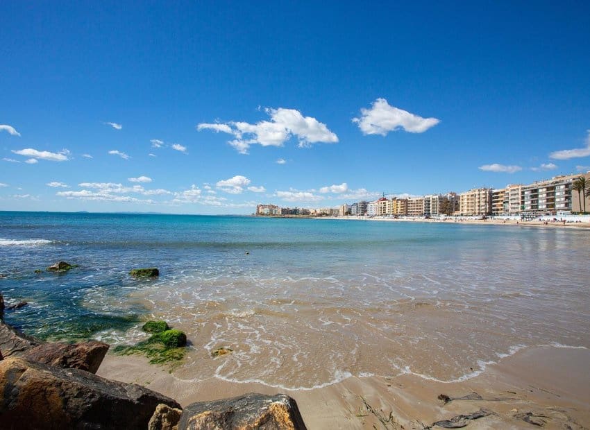 Apartamento de 2 habitaciones en Torrevieja en venta - 137.500 € (Ref: 10055760)