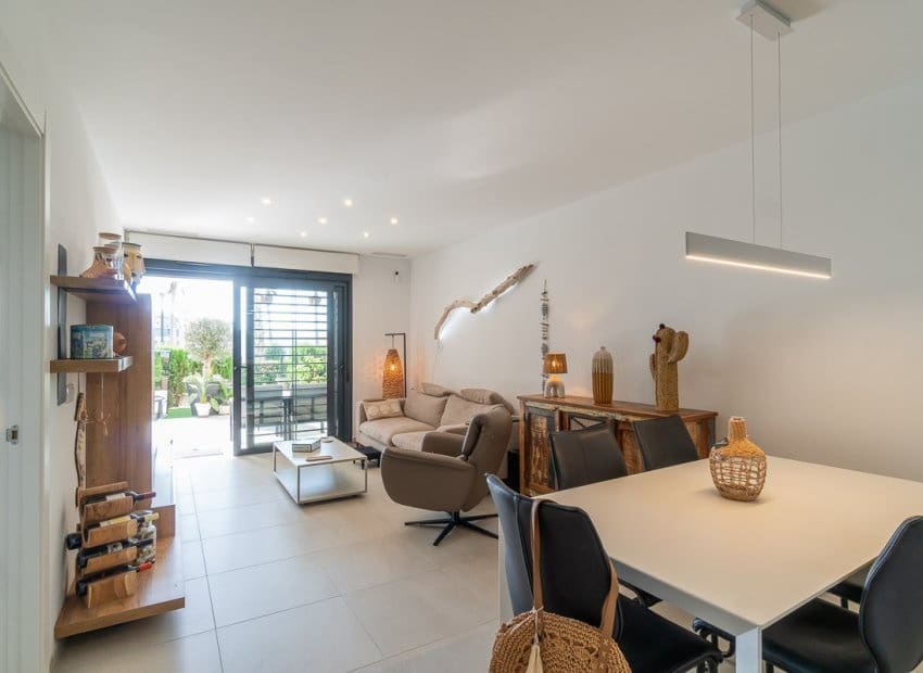 3 sypialnia Apartament na sprzedaż w Playa Flamenca z basenem - 450 000 € (Ref: 10062803)