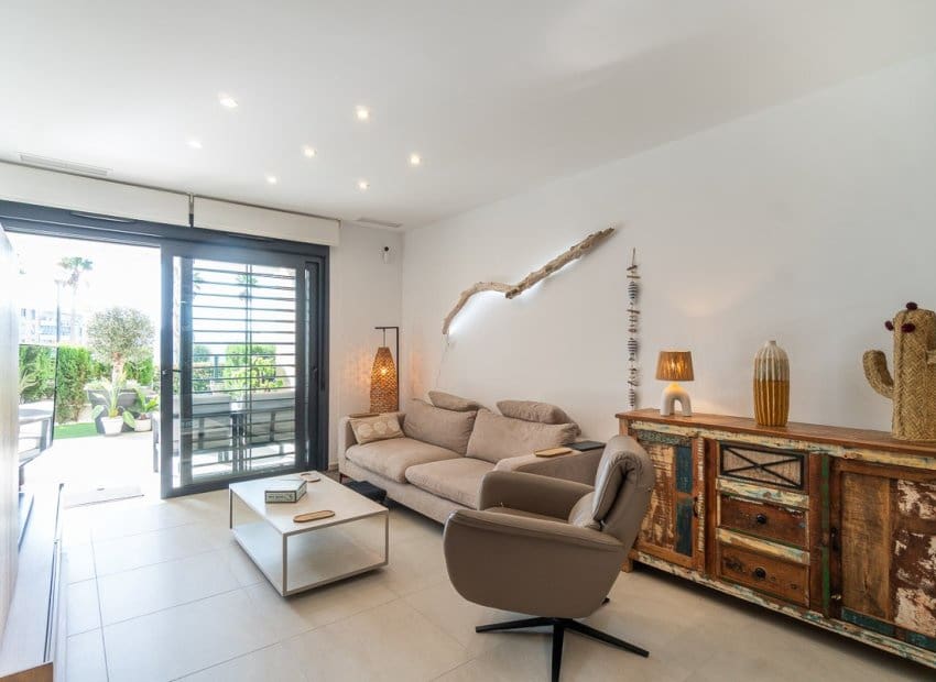 3 sypialnia Apartament na sprzedaż w Playa Flamenca z basenem - 450 000 € (Ref: 10062803)