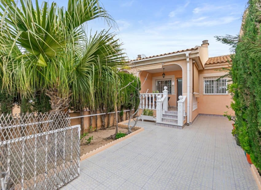 Casa de 2 habitaciones en Santiago de la Ribera en venta con piscina - 179.995 € (Ref: 10071701)