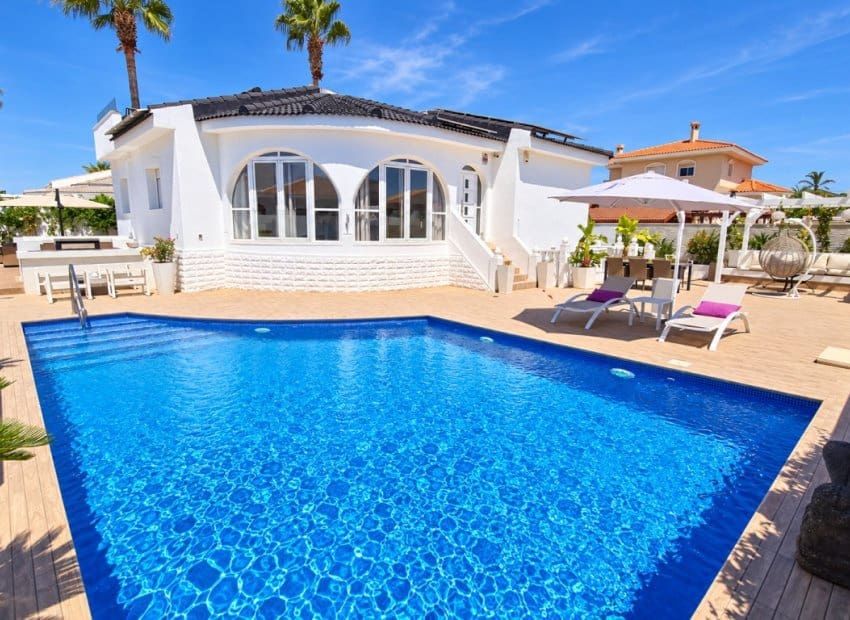 4 Zimmer Villa zu verkaufen in Dona Pepa mit Pool - 530.000 € (Ref: 10071704)