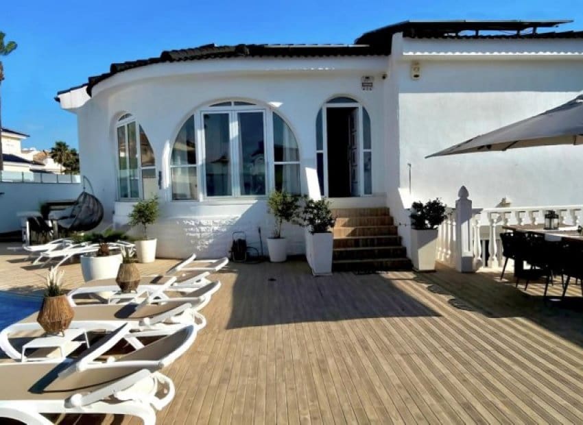 4 Zimmer Villa zu verkaufen in Dona Pepa mit Pool - 530.000 € (Ref: 10071704)