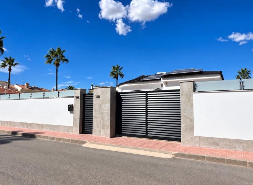 4 Zimmer Villa zu verkaufen in Dona Pepa mit Pool - 530.000 € (Ref: 10071704)