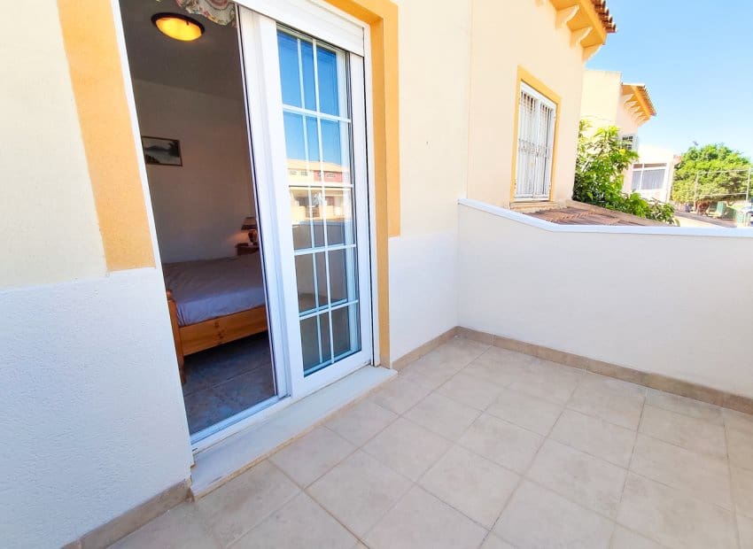 2 makuuhuone Omakotitalo myytävänä paikassa Playa Flamenca mukana uima-altaan - 229 900 € (Ref: 10076855)