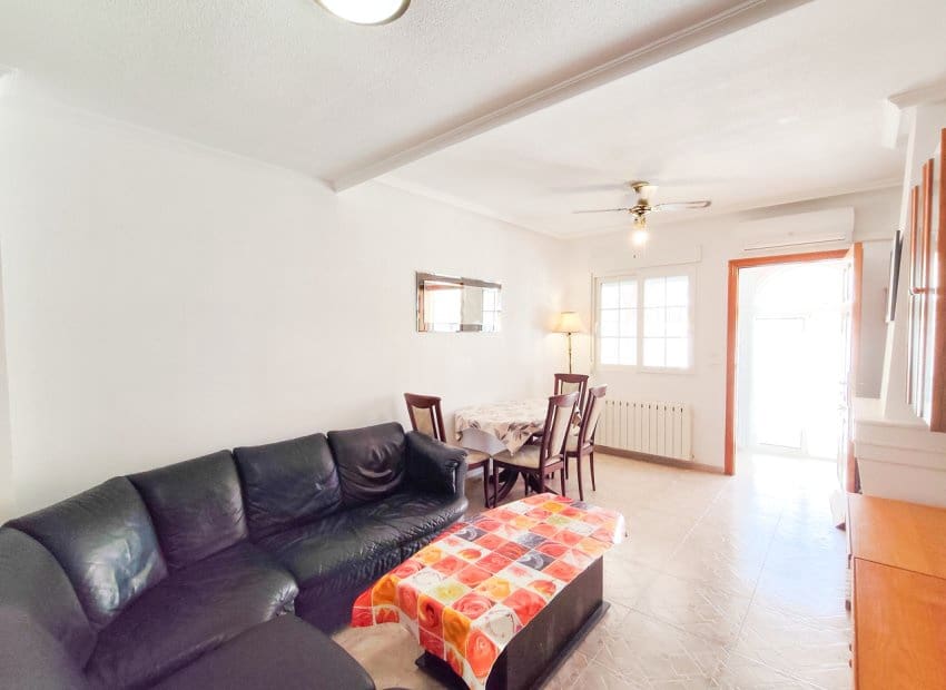 2 makuuhuone Omakotitalo myytävänä paikassa Playa Flamenca mukana uima-altaan - 229 900 € (Ref: 10076855)