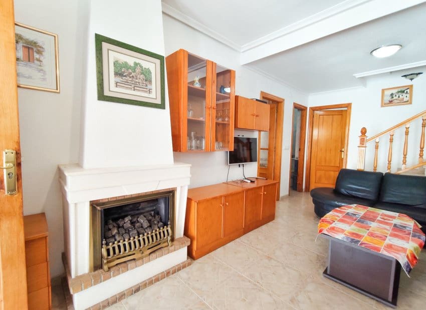 2 makuuhuone Omakotitalo myytävänä paikassa Playa Flamenca mukana uima-altaan - 229 900 € (Ref: 10076855)