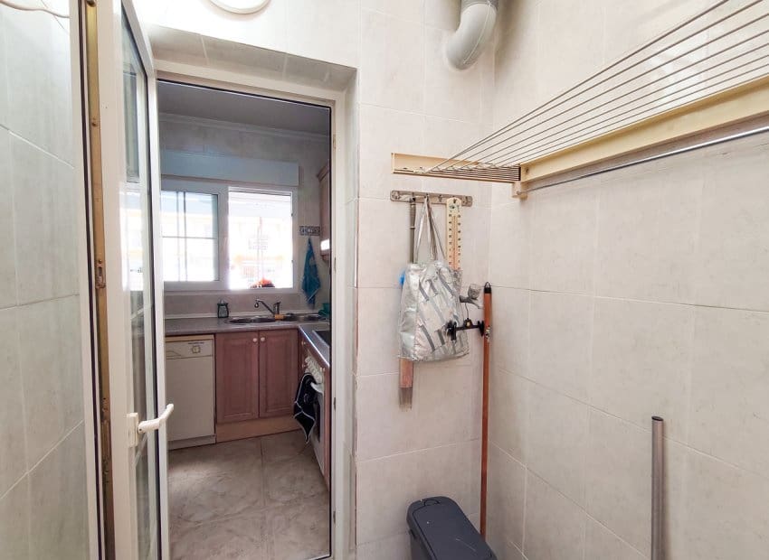 2 makuuhuone Omakotitalo myytävänä paikassa Playa Flamenca mukana uima-altaan - 229 900 € (Ref: 10076855)