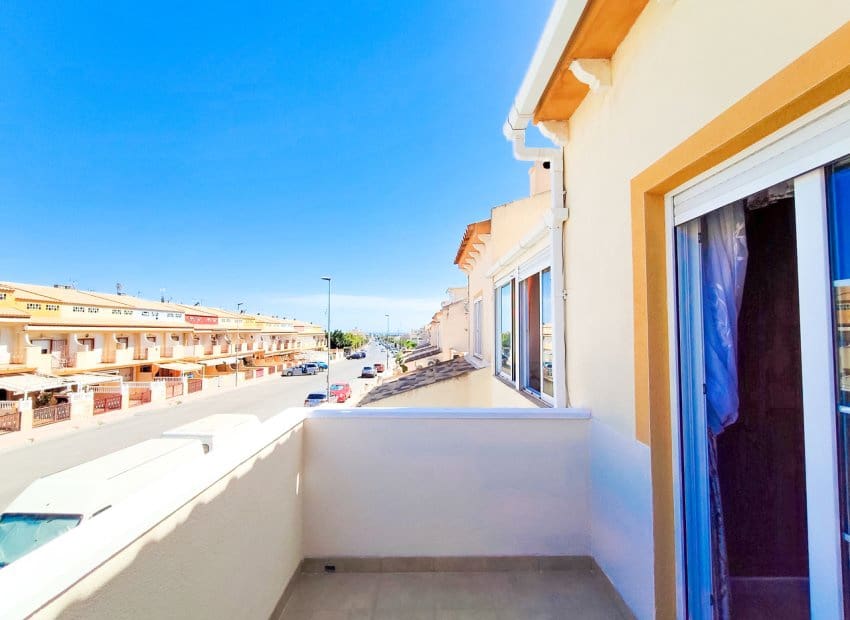 2 makuuhuone Omakotitalo myytävänä paikassa Playa Flamenca mukana uima-altaan - 229 900 € (Ref: 10076855)