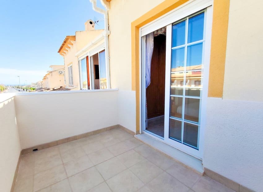 2 makuuhuone Omakotitalo myytävänä paikassa Playa Flamenca mukana uima-altaan - 229 900 € (Ref: 10076855)