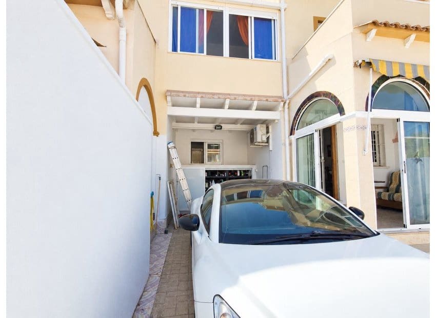 2 makuuhuone Omakotitalo myytävänä paikassa Playa Flamenca mukana uima-altaan - 229 900 € (Ref: 10076855)
