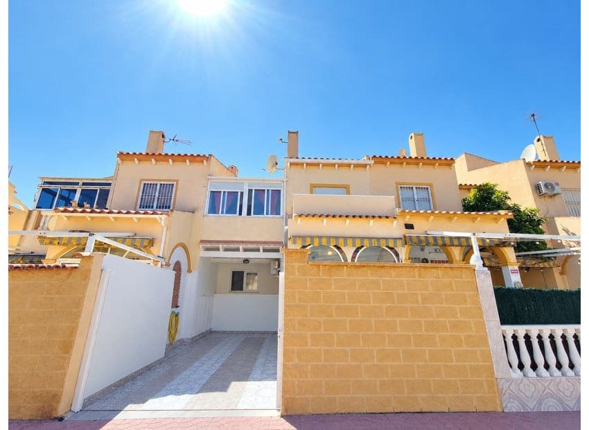 2 makuuhuone Omakotitalo myytävänä paikassa Playa Flamenca mukana uima-altaan - 229 900 € (Ref: 10076855)