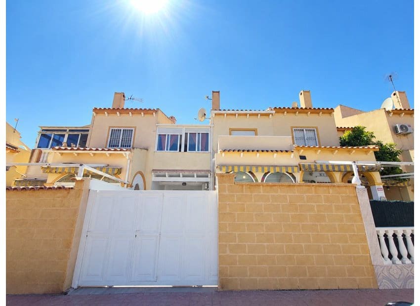 2 makuuhuone Omakotitalo myytävänä paikassa Playa Flamenca mukana uima-altaan - 229 900 € (Ref: 10076855)