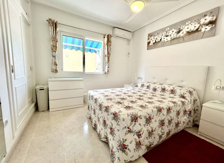 5 camera da letto Villa in vendita in Villamartin con piscina - 269.000 € (Rif: 10076856)