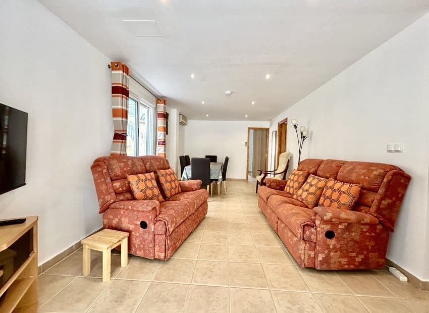 5 camera da letto Villa in vendita in Villamartin con piscina - 269.000 € (Rif: 10076856)