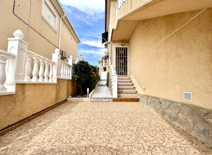5 camera da letto Villa in vendita in Villamartin con piscina - 269.000 € (Rif: 10076856)
