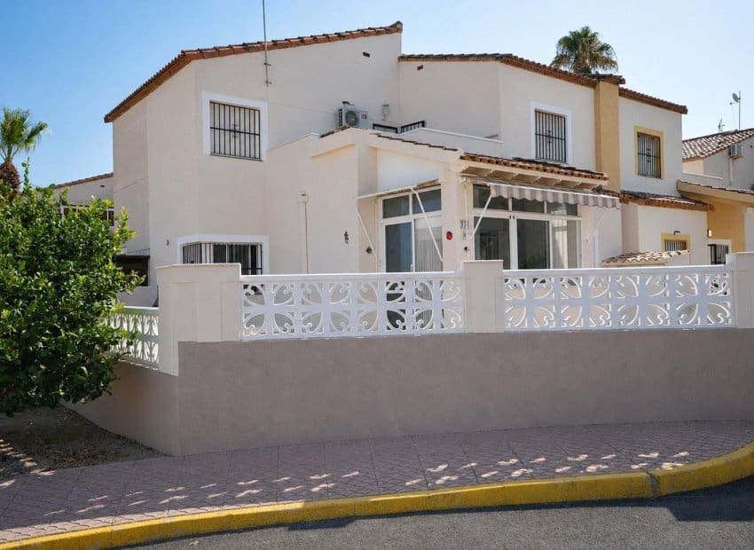 Casa de 2 habitaciones en Algorfa en venta con piscina - 215.000 € (Ref: 10078807)