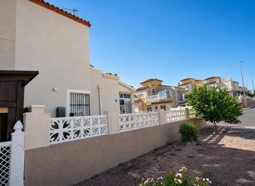 Casa de 2 habitaciones en Algorfa en venta con piscina - 215.000 € (Ref: 10078807)