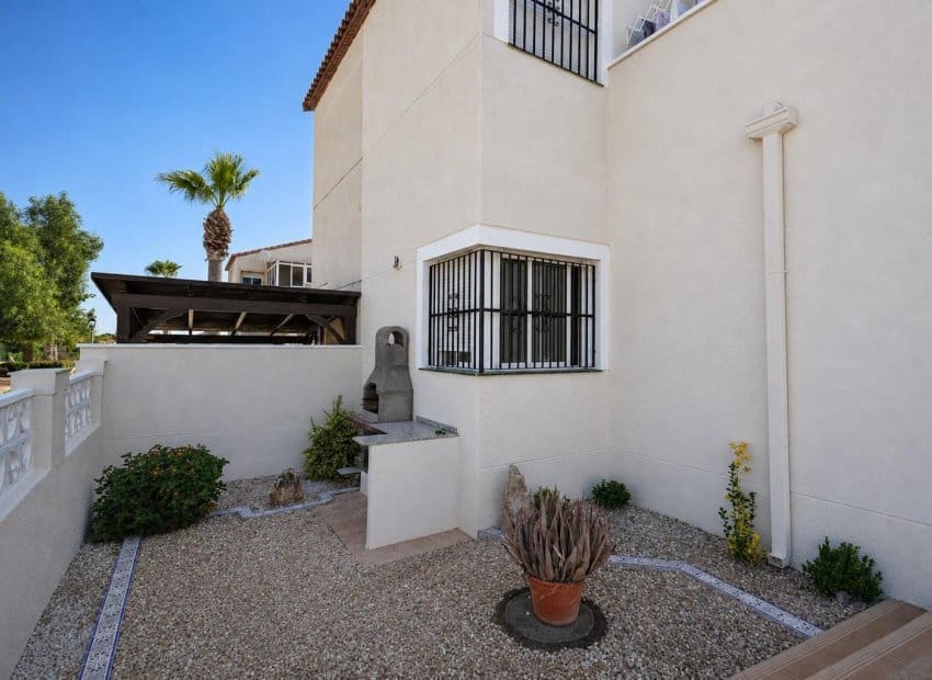 Casa de 2 habitaciones en Algorfa en venta con piscina - 215.000 € (Ref: 10078807)