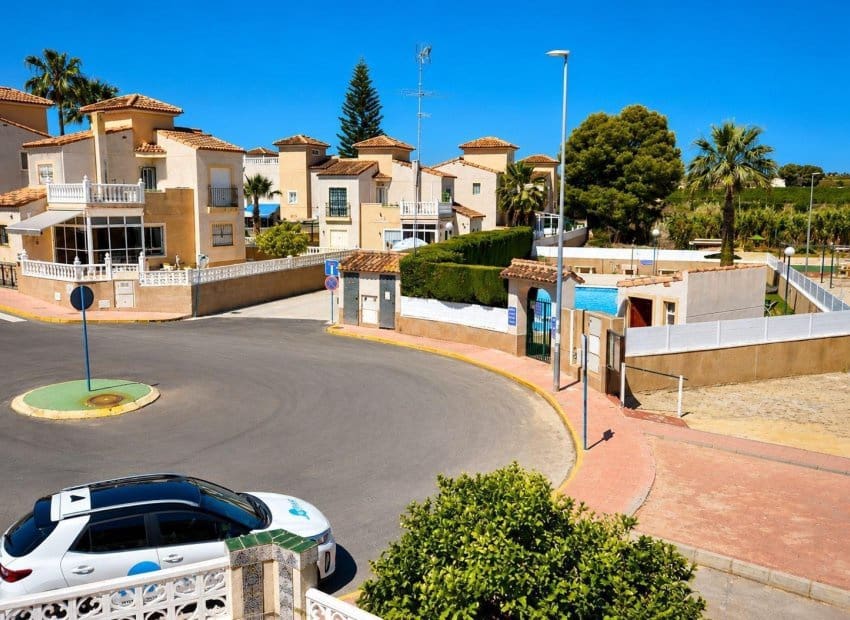 Casa de 2 habitaciones en Algorfa en venta con piscina - 215.000 € (Ref: 10078807)