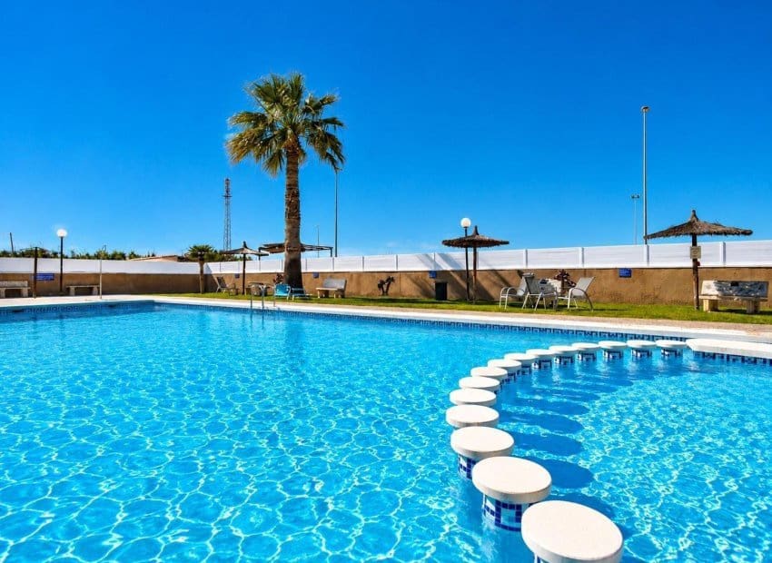 Casa de 2 habitaciones en Algorfa en venta con piscina - 215.000 € (Ref: 10078807)