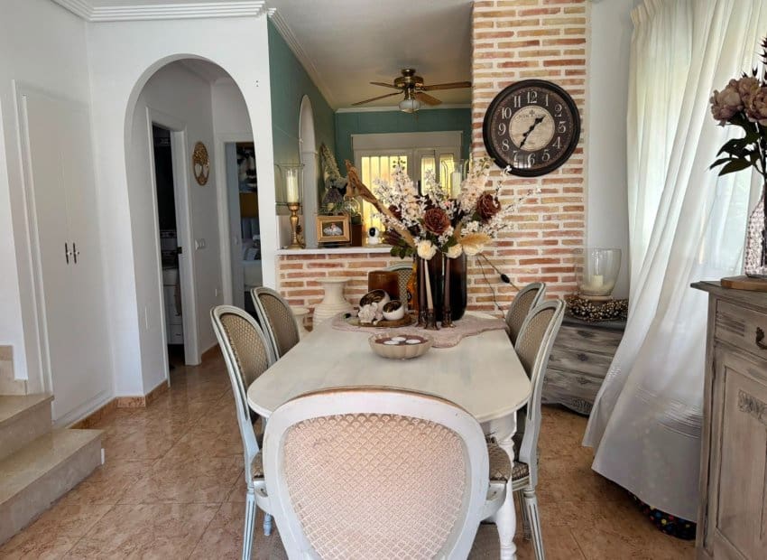 2 quarto Moradia para venda em El Raso com piscina - 299 500 € (Ref: 10082086)