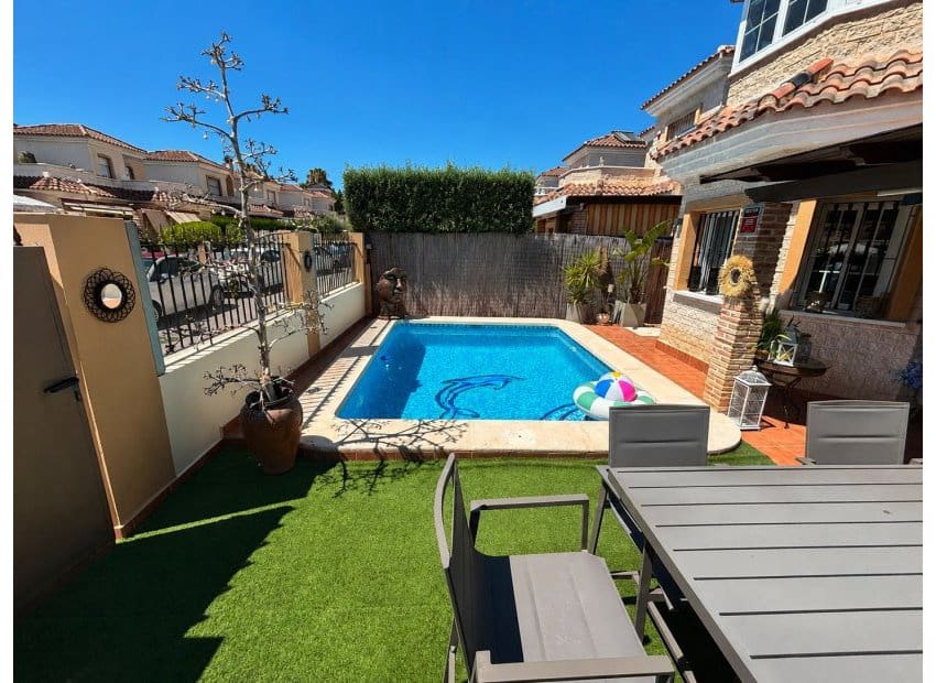 2 quarto Moradia para venda em El Raso com piscina - 299 500 € (Ref: 10082086)