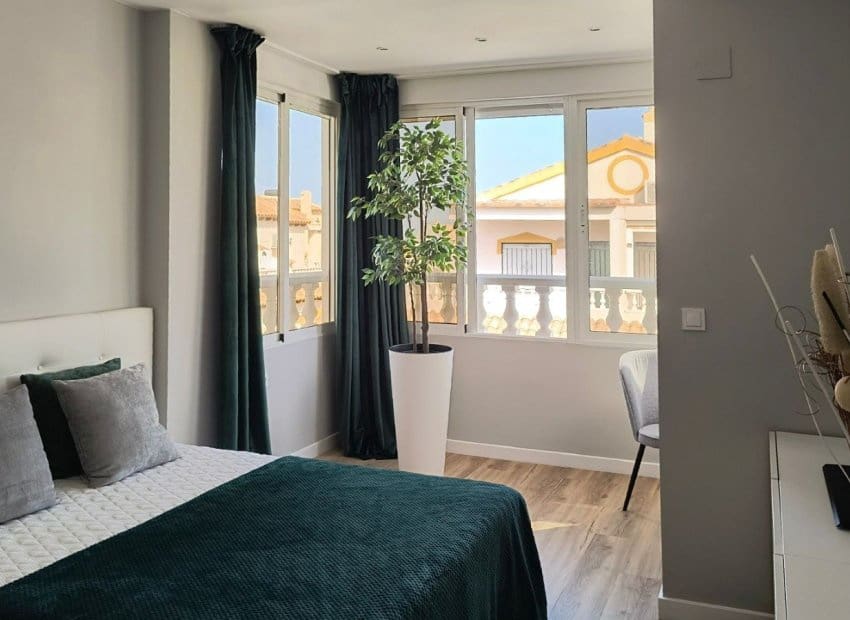 3 soverom Hus til salgs i La Florida med svømmebasseng - € 268 800 (Ref: 10091366)