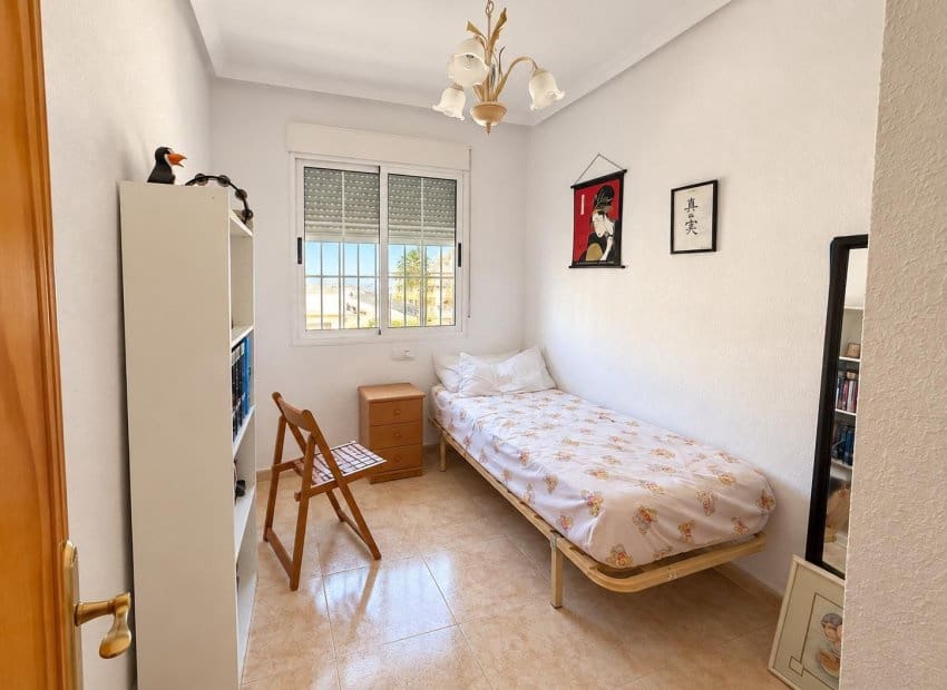 Casa de 3 habitaciones en El Limonar en venta con piscina - 239.900 € (Ref: 10091369)