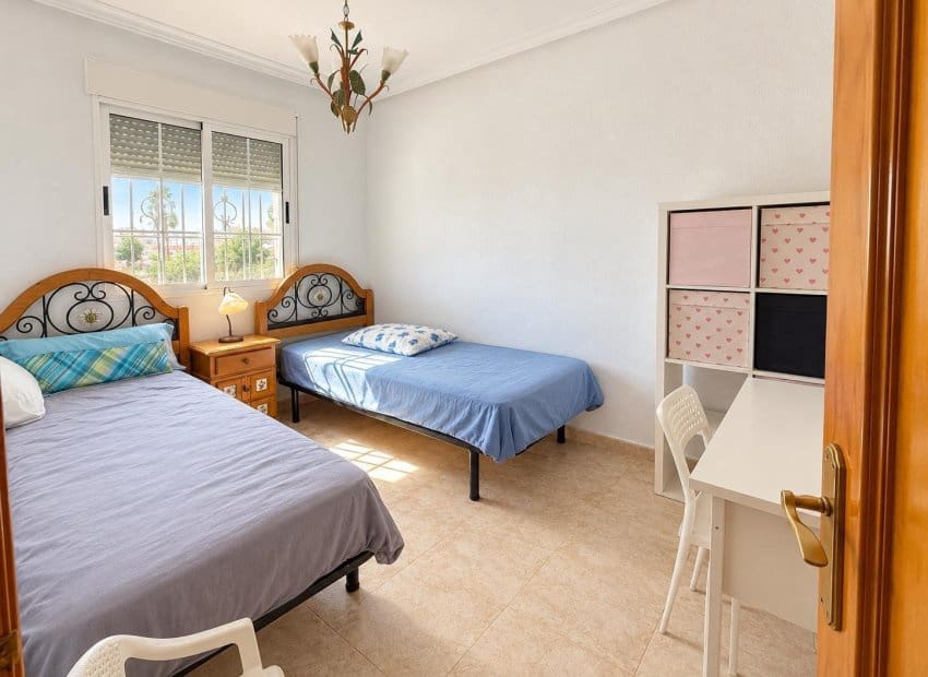 Casa de 3 habitaciones en El Limonar en venta con piscina - 239.900 € (Ref: 10091369)