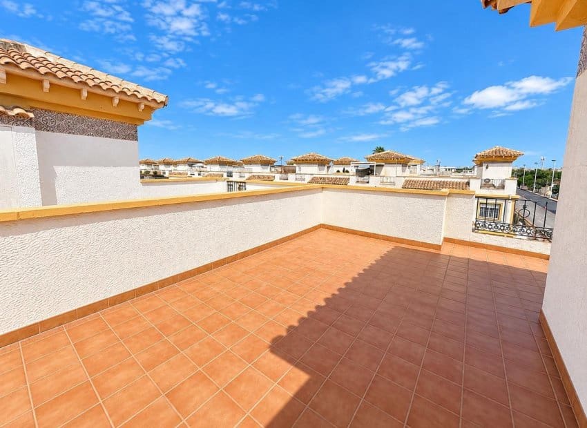 Casa de 3 habitaciones en El Limonar en venta con piscina - 239.900 € (Ref: 10091369)