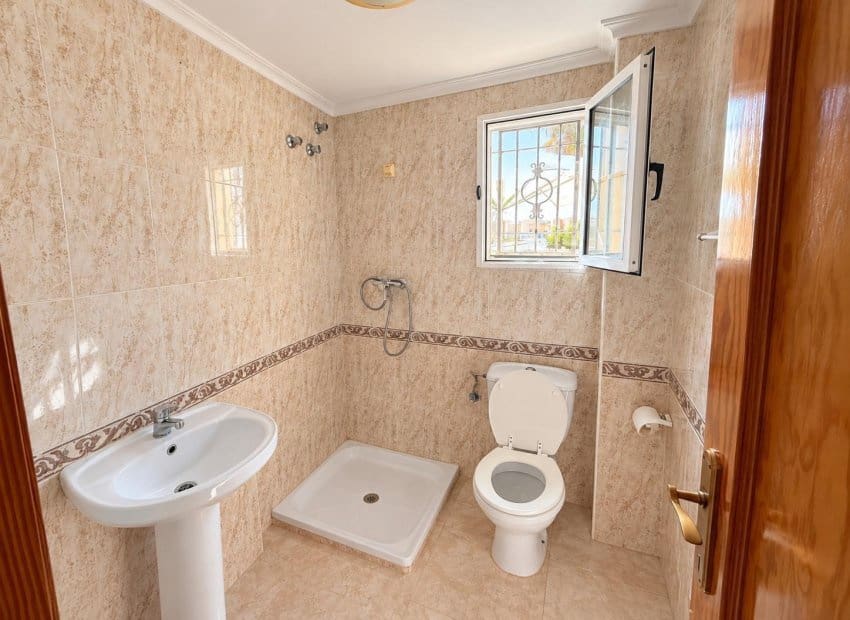 Casa de 3 habitaciones en El Limonar en venta con piscina - 239.900 € (Ref: 10091369)
