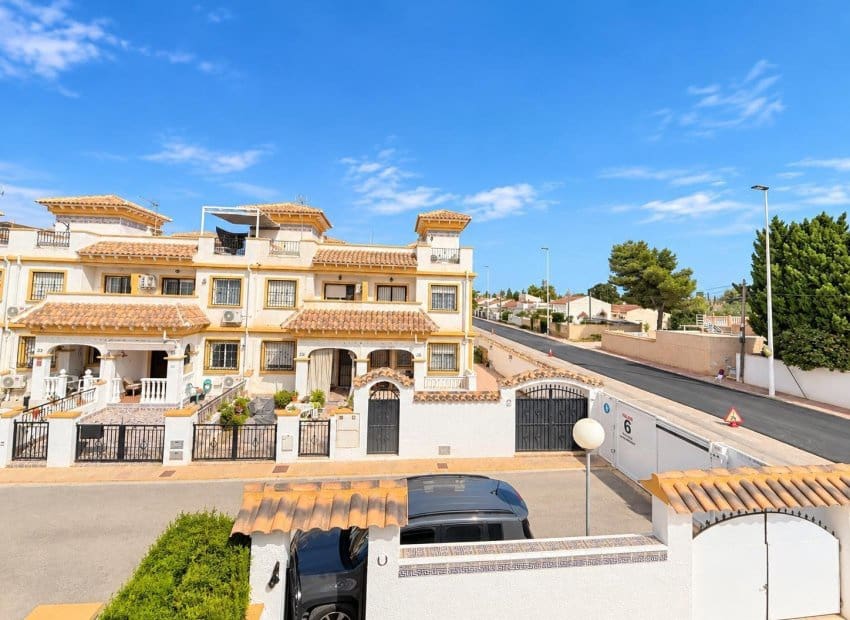 Casa de 3 habitaciones en El Limonar en venta con piscina - 239.900 € (Ref: 10091369)