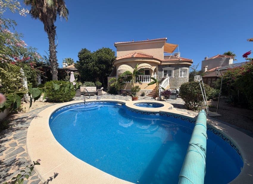 3 bedroom Villa for sale in Lo Pepin with pool - € 399,000 (Ref: 10091372)
