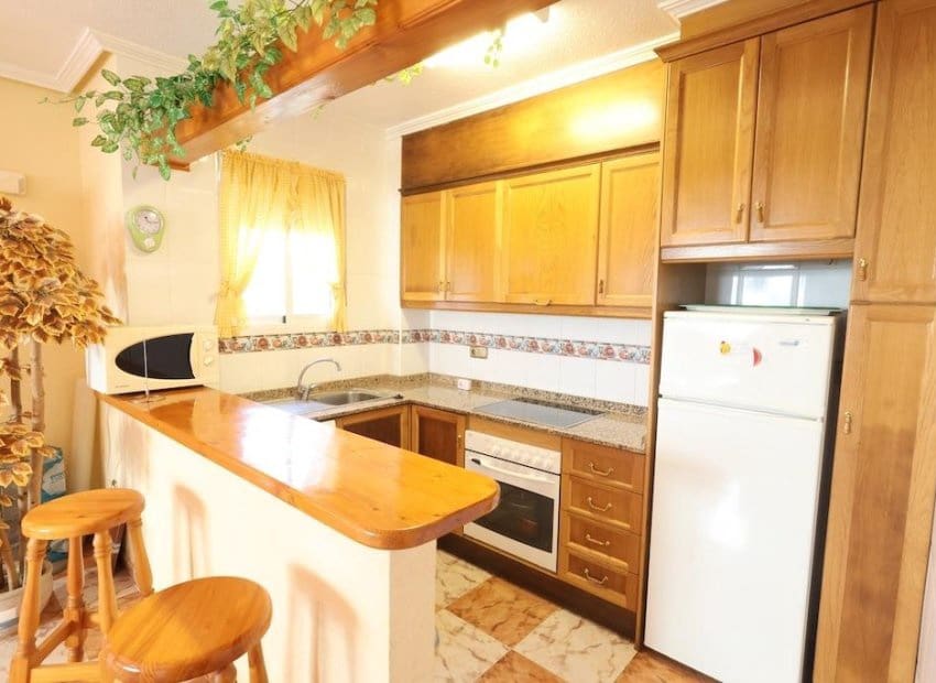 2 makuuhuone Omakotitalo myytävänä paikassa Playa Flamenca mukana uima-altaan 
autotalli - 240 000 € (Ref: 10091376)