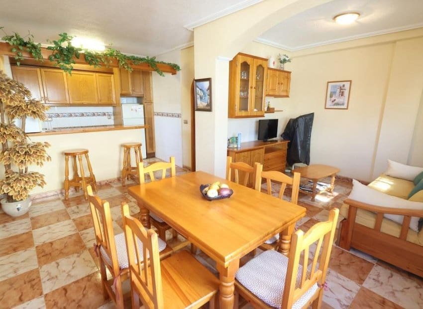2 makuuhuone Omakotitalo myytävänä paikassa Playa Flamenca mukana uima-altaan 
autotalli - 240 000 € (Ref: 10091376)