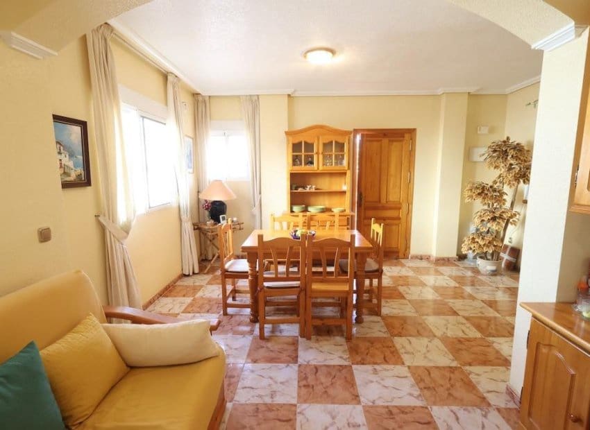 2 makuuhuone Omakotitalo myytävänä paikassa Playa Flamenca mukana uima-altaan 
autotalli - 240 000 € (Ref: 10091376)