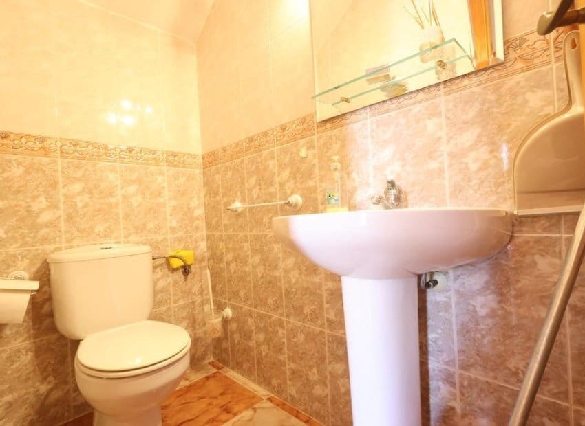 2 makuuhuone Omakotitalo myytävänä paikassa Playa Flamenca mukana uima-altaan 
autotalli - 240 000 € (Ref: 10091376)