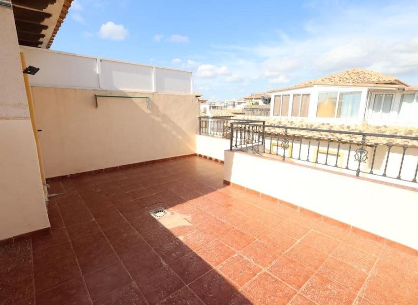 2 makuuhuone Omakotitalo myytävänä paikassa Playa Flamenca mukana uima-altaan 
autotalli - 240 000 € (Ref: 10091376)