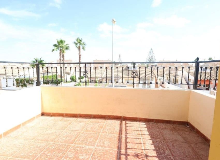 2 makuuhuone Omakotitalo myytävänä paikassa Playa Flamenca mukana uima-altaan 
autotalli - 240 000 € (Ref: 10091376)