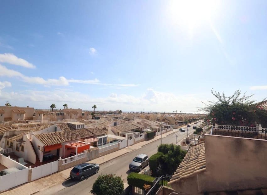 2 makuuhuone Omakotitalo myytävänä paikassa Playa Flamenca mukana uima-altaan 
autotalli - 240 000 € (Ref: 10091376)