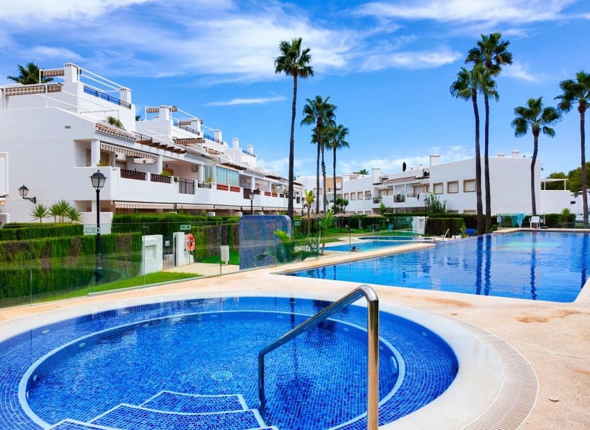 Apartamento de 2 habitaciones en Orihuela Costa en venta - 269.000 € (Ref: 10091378)