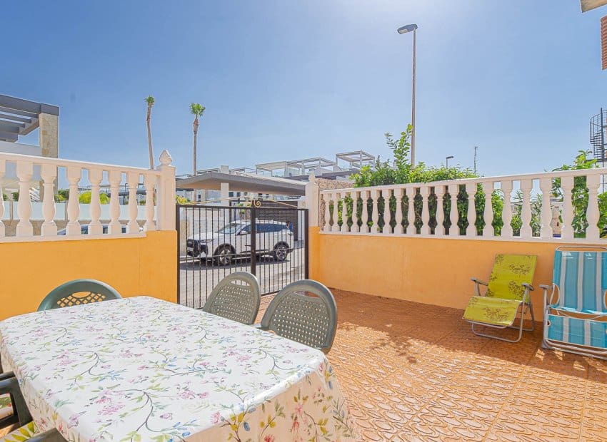 2 makuuhuone Huoneisto myytävänä paikassa Orihuela Costa mukana uima-altaan - 184 900 € (Ref: 10095729)