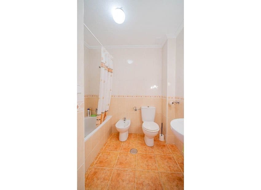 2 makuuhuone Huoneisto myytävänä paikassa Orihuela Costa mukana uima-altaan - 184 900 € (Ref: 10095729)