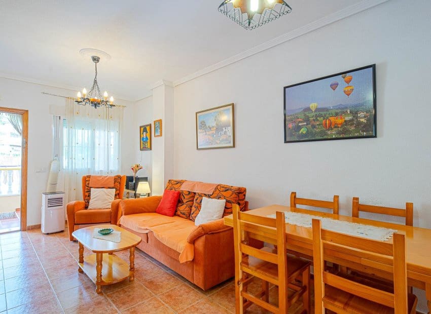 2 makuuhuone Huoneisto myytävänä paikassa Orihuela Costa mukana uima-altaan - 184 900 € (Ref: 10095729)
