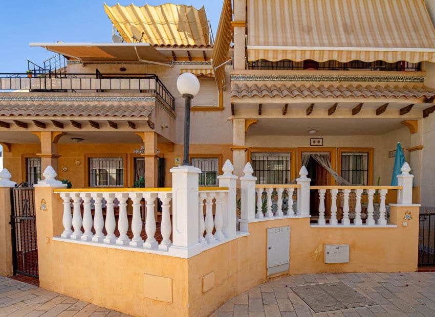 2 makuuhuone Huoneisto myytävänä paikassa Orihuela Costa mukana uima-altaan - 184 900 € (Ref: 10095729)